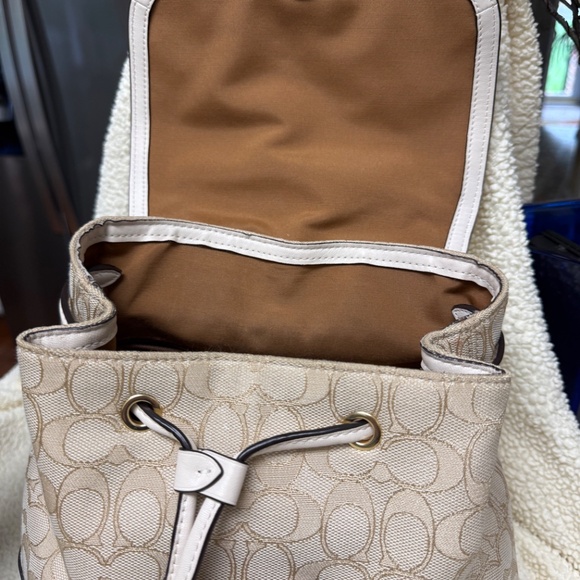 Coach Signature backpack - Picture 6 of 9